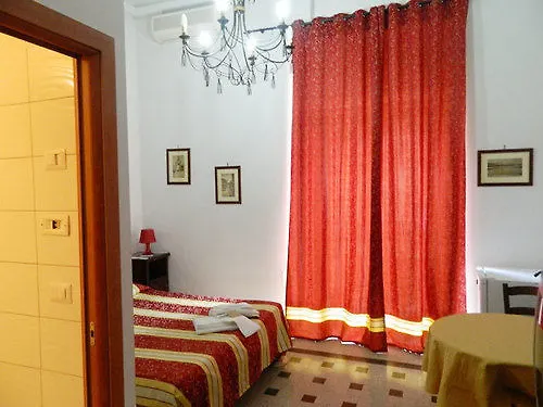 Crispi Rooms Catane Couette-café
