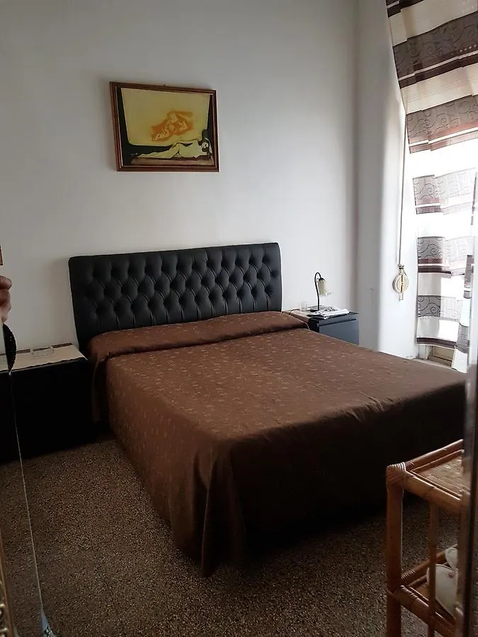 Crispi Rooms Catania 2*,  Italy